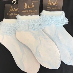 Petals DEADSTOCK set of 3 Lace Anklet Socks